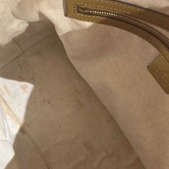 Gucci Cream and Gold Shoulder Bag with Iconic Design - Picture 12 of 14